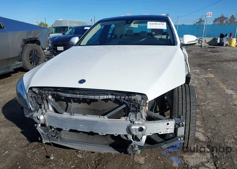 2019 Mercedes-Benz C 300 z USA, uszkodzony, nr VIN 55SWF8DB9KU288770